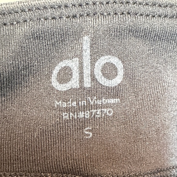 Alo Airbrush High-Waist Flutter Legging - Picture 7 of 7